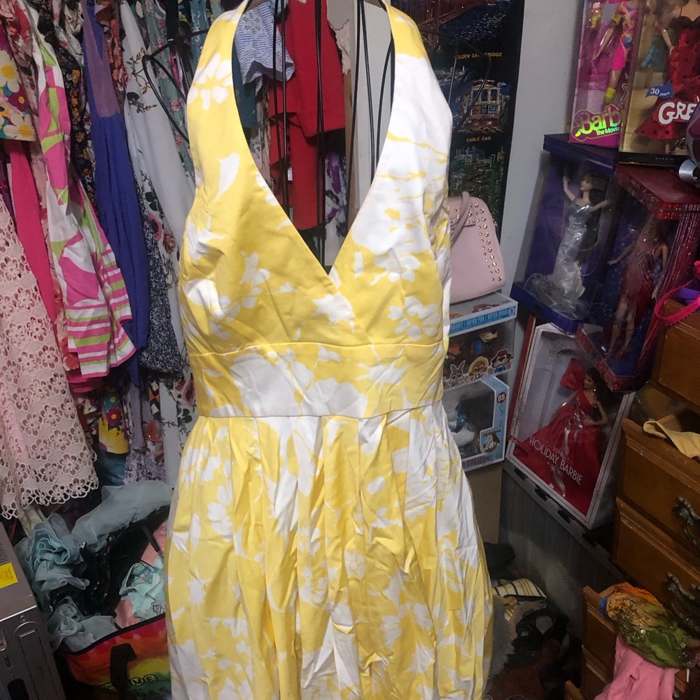 Beautiful retro inspired dress 💛